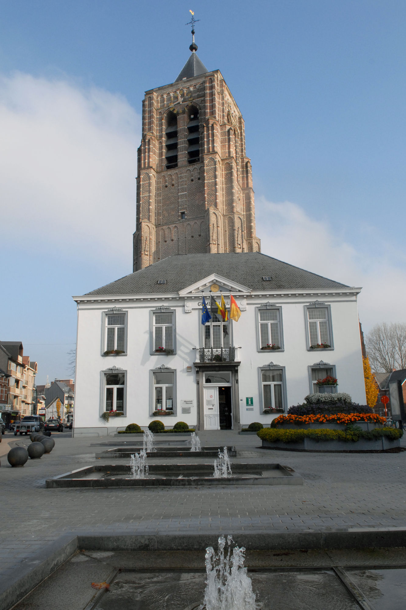 Spijkers met koppen: Stadswandeling doorheen Mol.