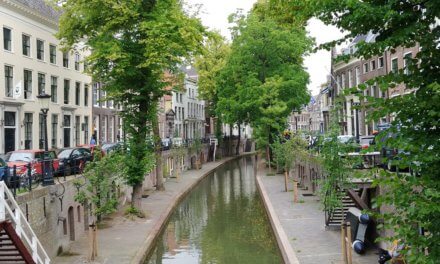 Stadswandeling in de straten van Utrecht.