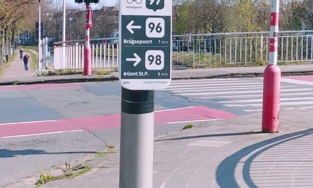 Gent plaatst nieuwe wegwijzers voor fietsers.